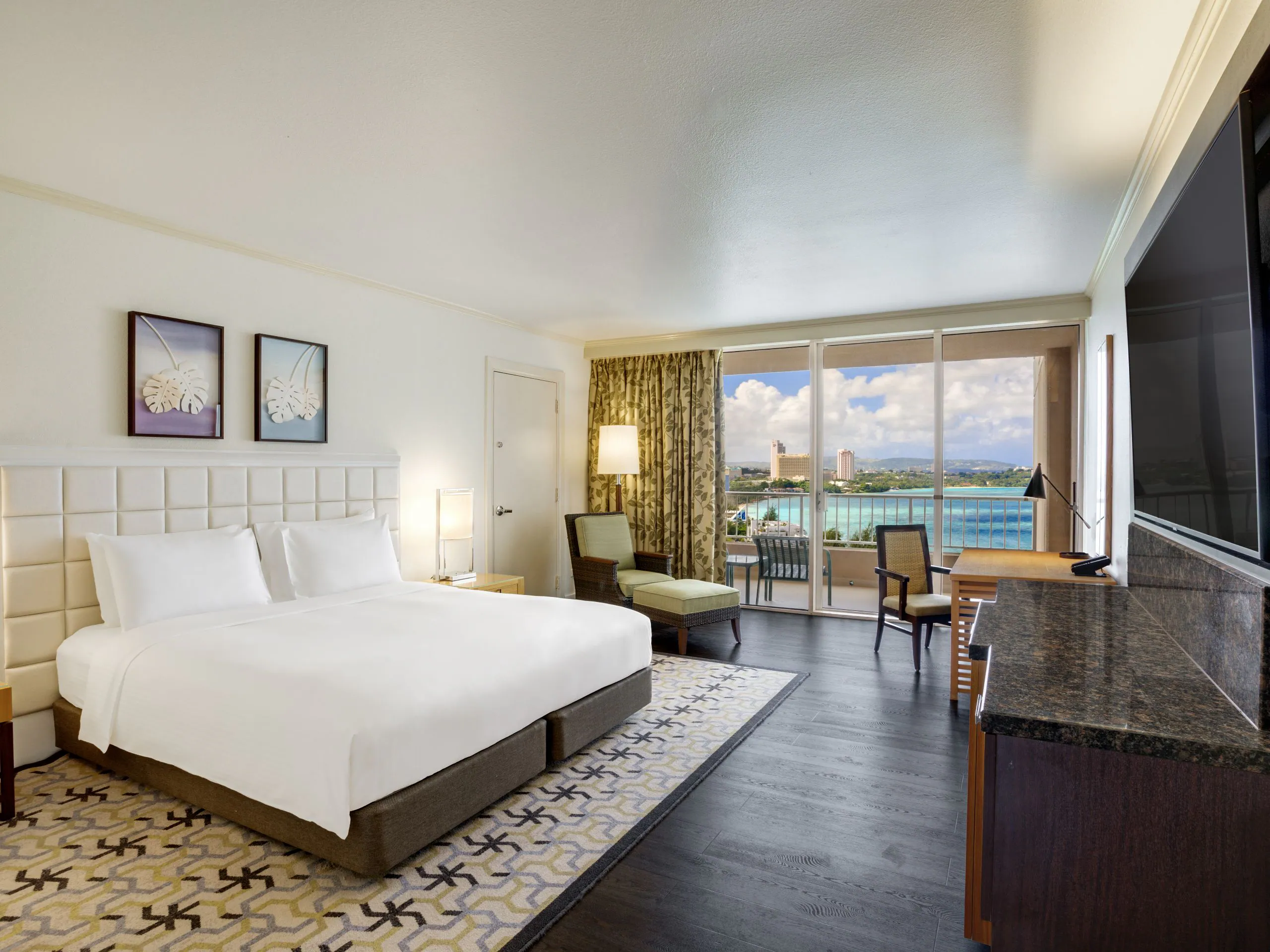 GUAMH-P0399-Renovated-Oceanview-Guestroom.4x3