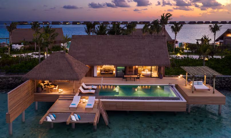 20.-reef-villa-exterior-at-dusk