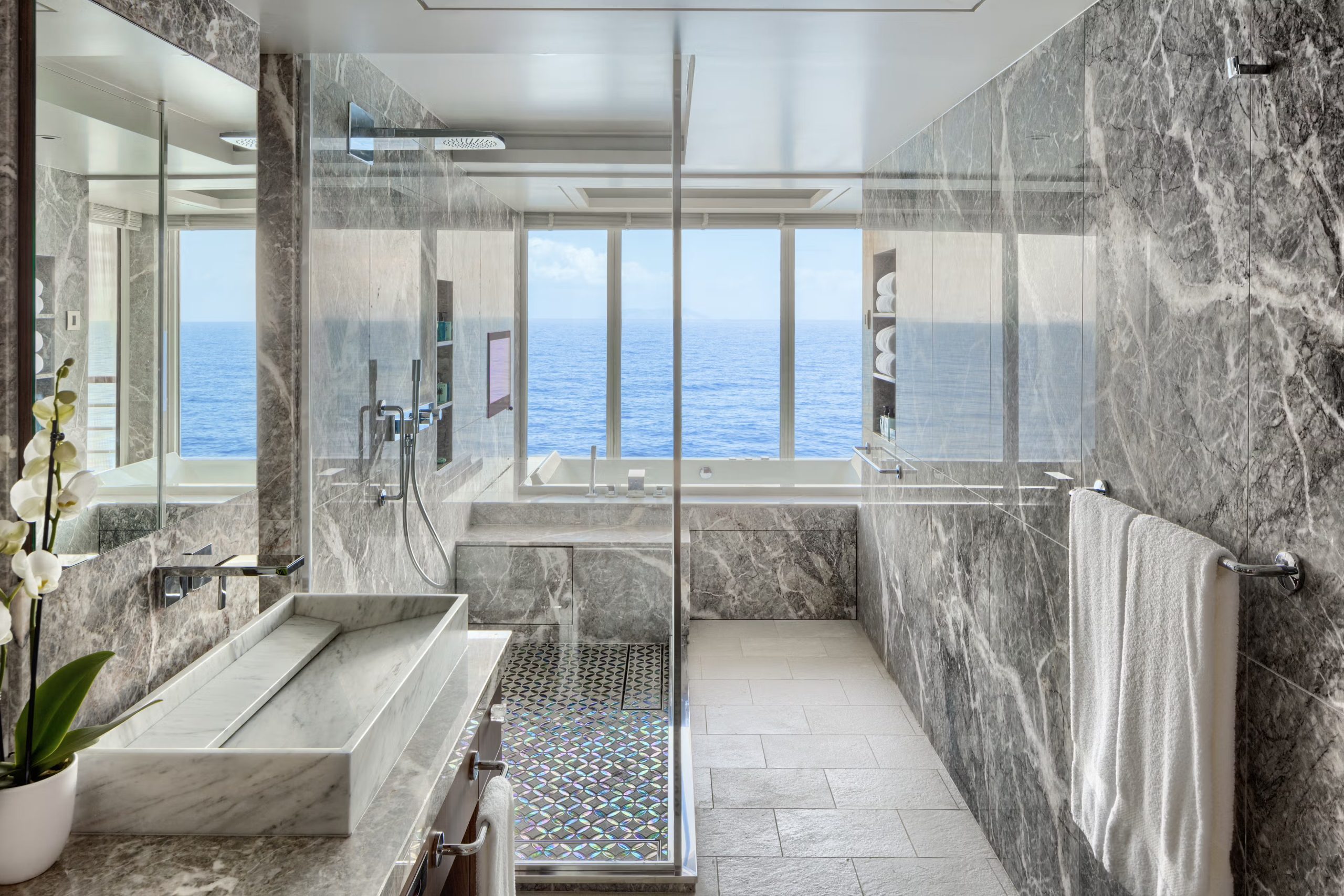 CRYSTAL PENTHOUSE SUITE 3