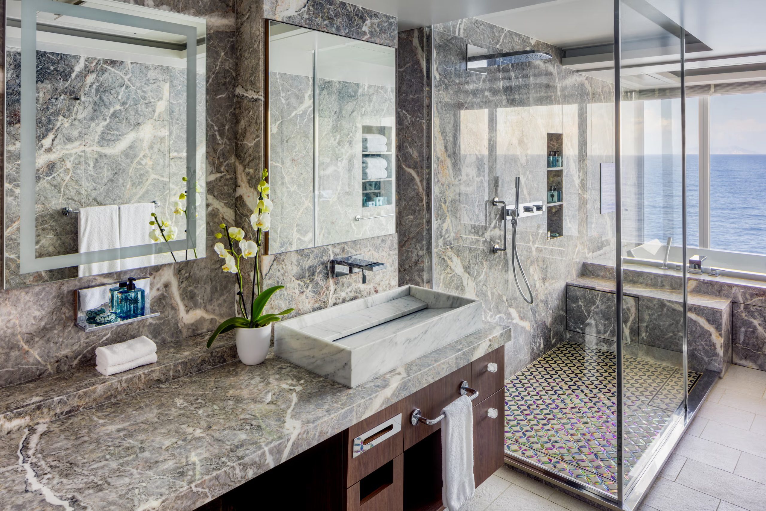 CRYSTAL PENTHOUSE SUITE 4
