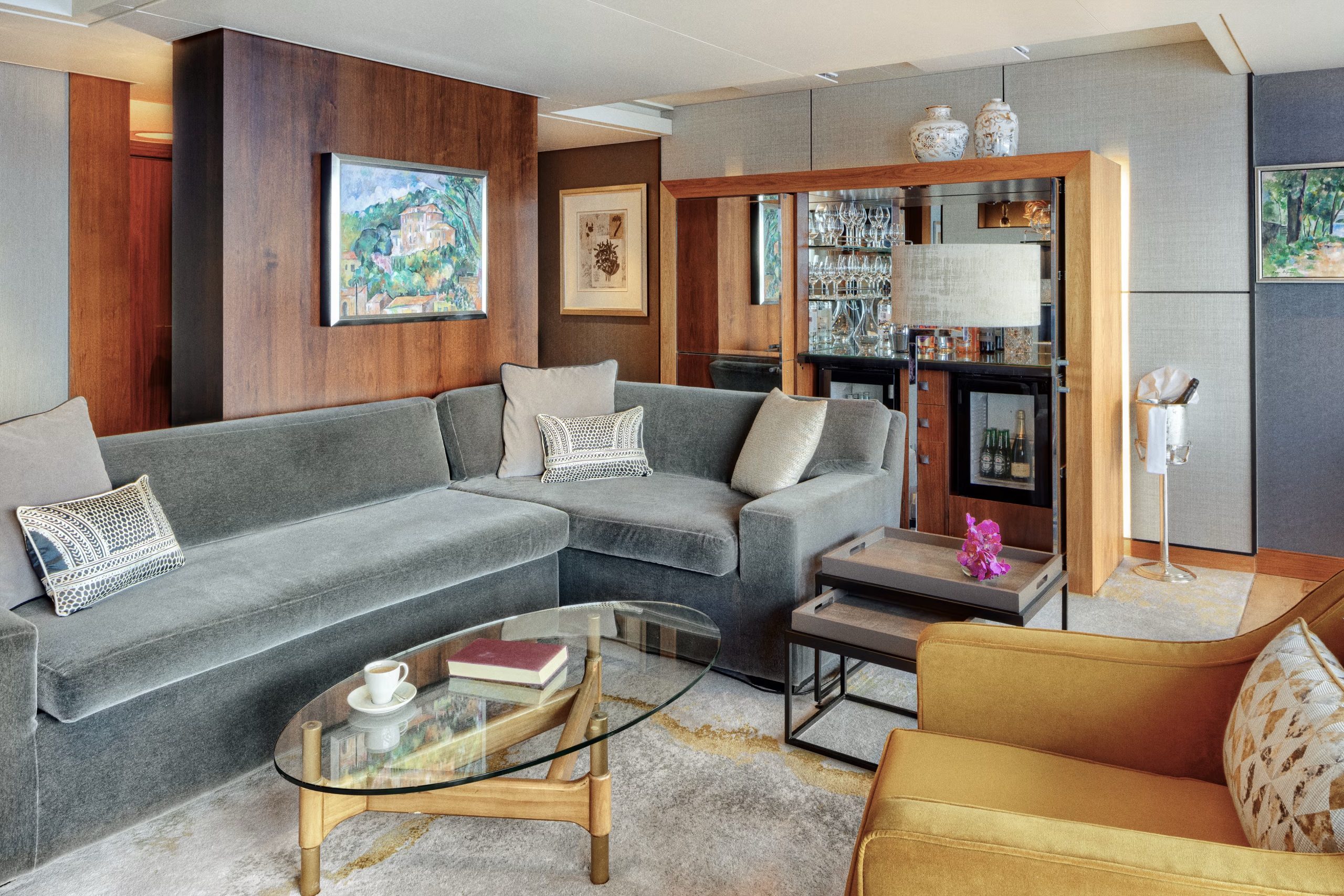 CRYSTAL PENTHOUSE SUITE 7