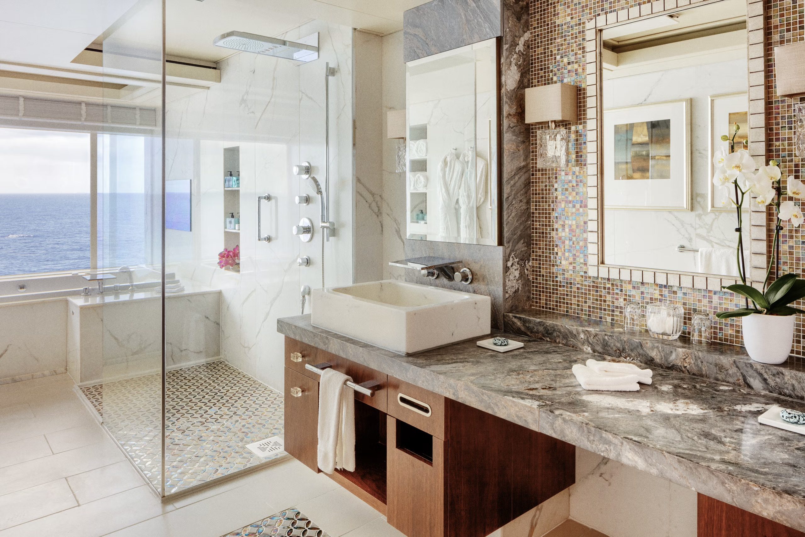 CRYSTAL PENTHOUSE SUITE 8