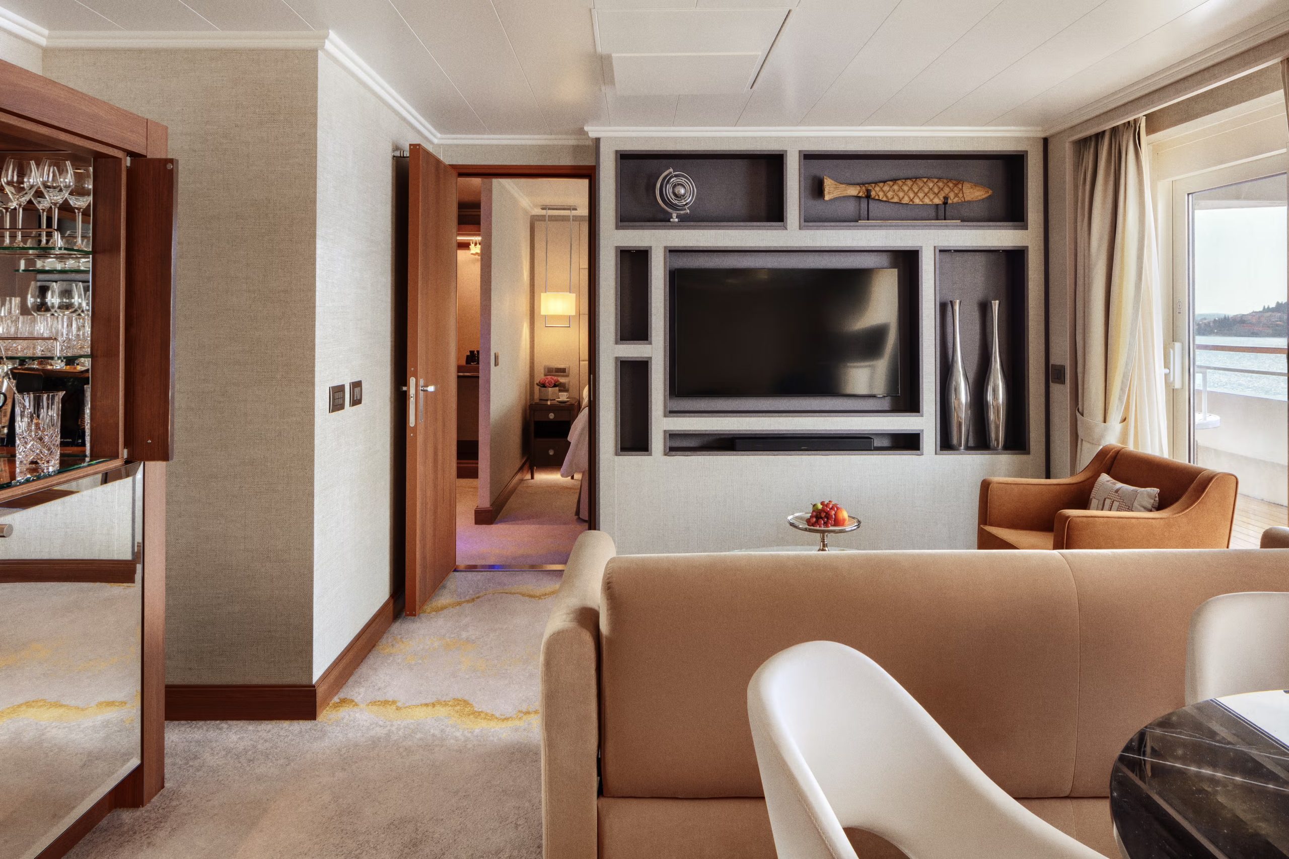 JUNIOR CRYSTAL PENTHOUSE SUITE 1