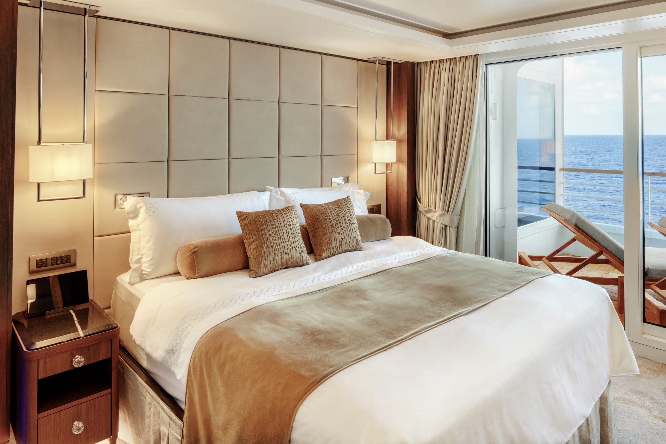 JUNIOR CRYSTAL PENTHOUSE SUITE 3