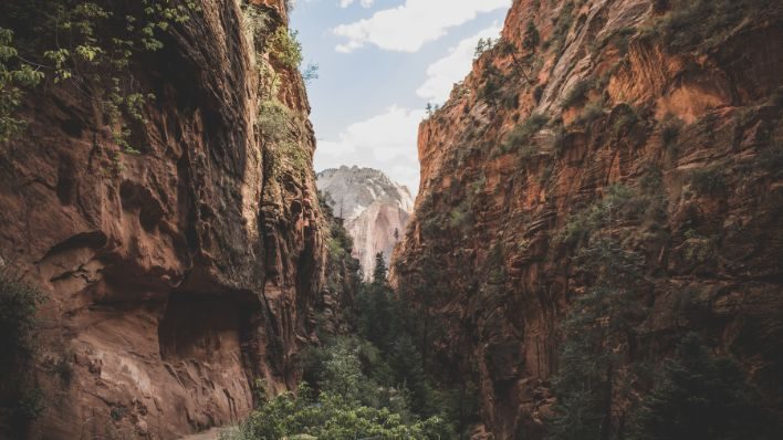 紅皮袄峽谷（Raudfeldsgja Gorge）