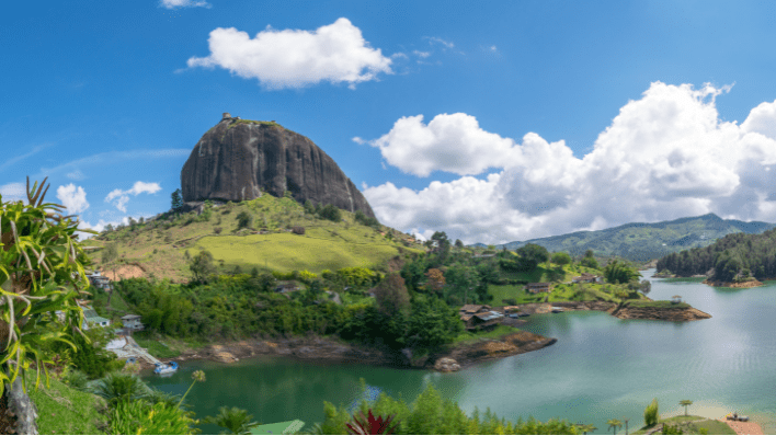 瓜塔佩巨岩 Guatapé El Peñol
