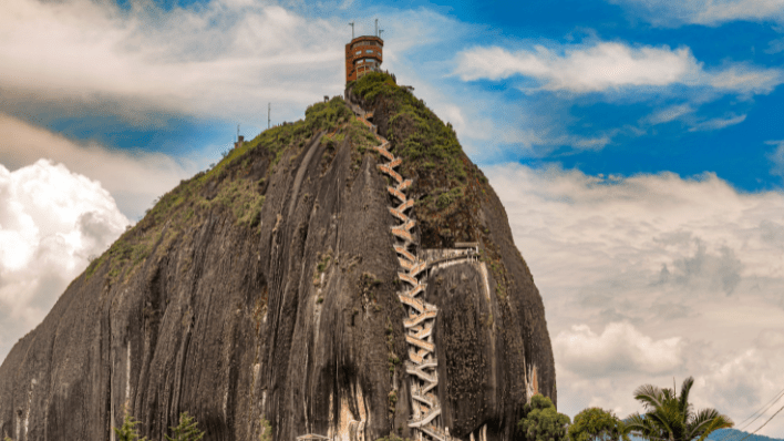 瓜塔佩巨岩 Guatapé El Peñol
