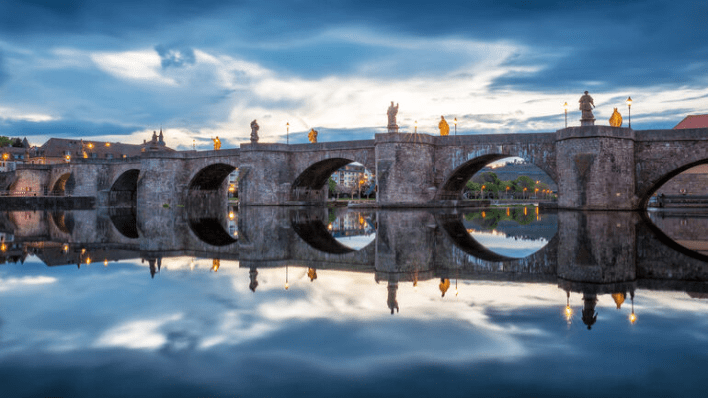 烏茲堡老橋白酒體驗（Alte Mainbrücke）