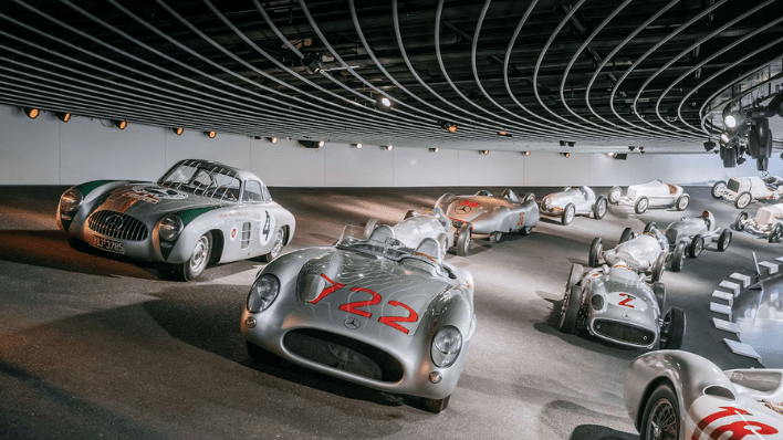 賓士博物館（Mercedes-Benz Museum）