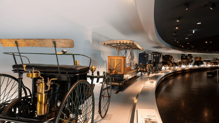 賓士博物館（Mercedes-Benz Museum）