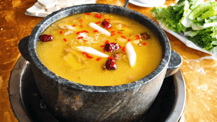 魯朗黑色石鍋雞