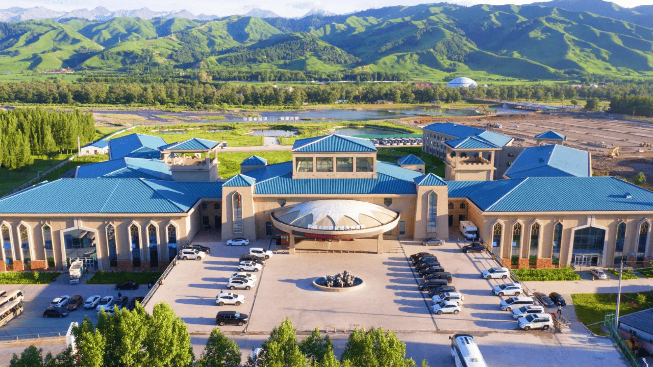 那拉提文旅度假酒店